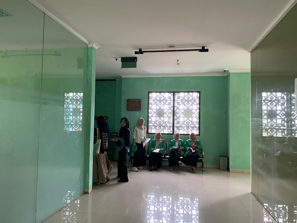 PUASA TAK HALANGI SEMANGAT KULIAH: HARI PERTAMA RAMADHAN DI KAMPUS IJO TETAP ANTUSIAS PUASA TAK HALANGI SEMANGAT KULIAH: HARI PERTAMA RAMADHAN DI KAMPUS IJO TETAP ANTUSIAS