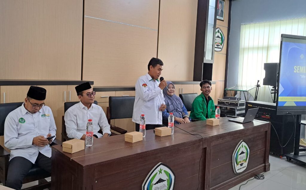 Sosialisasi Sekaligus Berbagi Ilmu, Mahasiswa BKI Gelar Seminar “Sukses Era Digital dengan Kemampuan Digital” di SMK N 1 Purwojati