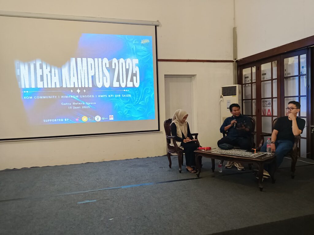 Lentera Kampus 2025: Cahaya Kolaborasi Mahasiswa Komunikasi Purwokerto Lentera Kampus 2025: Cahaya Kolaborasi Mahasiswa Komunikasi Purwokerto