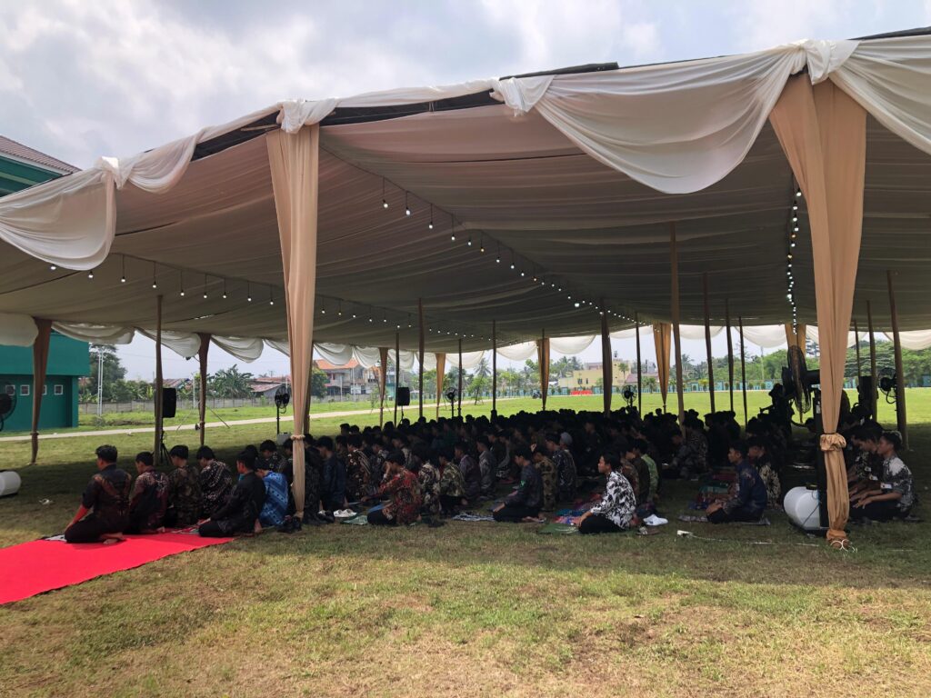 Bangun Kekuatan Spiritual, PBAK Fakultas Dakwah Gelar Sholat Berjamaah