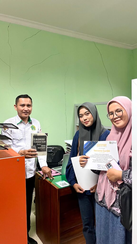 DINAMIKA PEMBERITAAN DALAM DUNIA PENYIARAN RADIO DINAMIKA PEMBERITAAN DALAM DUNIA PENYIARAN RADIO