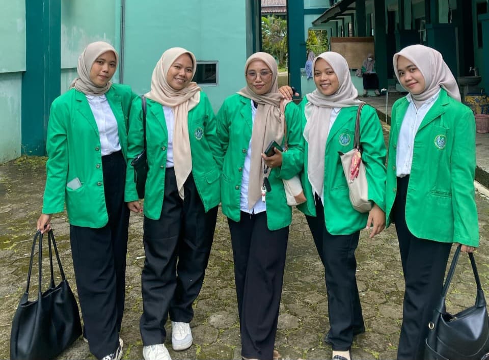 DI BALIK GERBANG SMK TUJUH LIMA 1 DI BALIK GERBANG SMK TUJUH LIMA 1